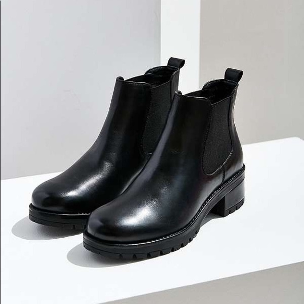 Urban Outfitters Black chelsea boots